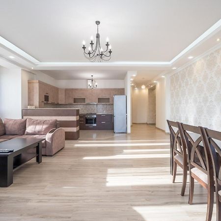 2 Bedrooms 2 Bathrooms Large And Lux Apartment Best Location Erywań Zewnętrze zdjęcie