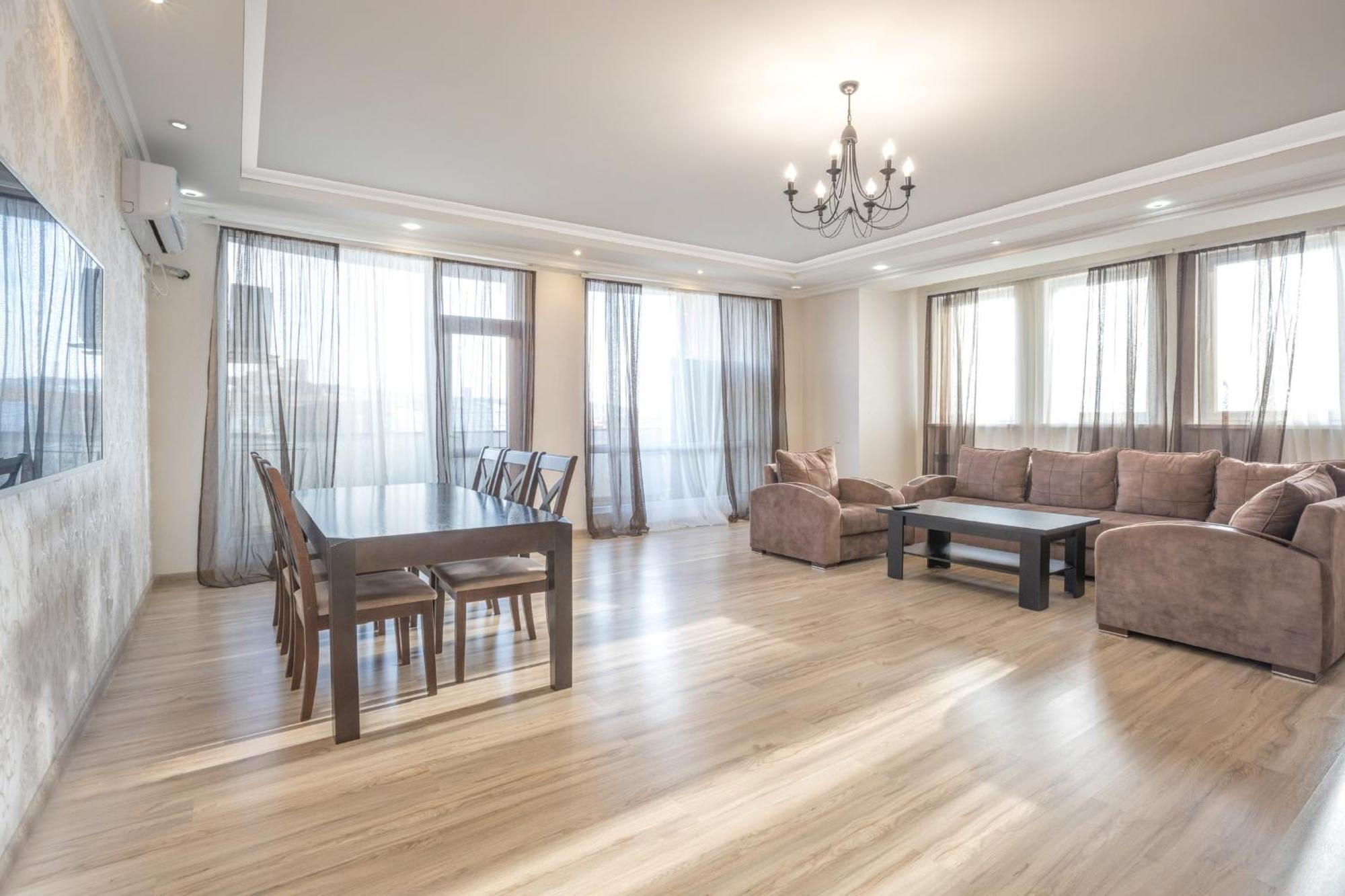 2 Bedrooms 2 Bathrooms Large And Lux Apartment Best Location Erywań Zewnętrze zdjęcie