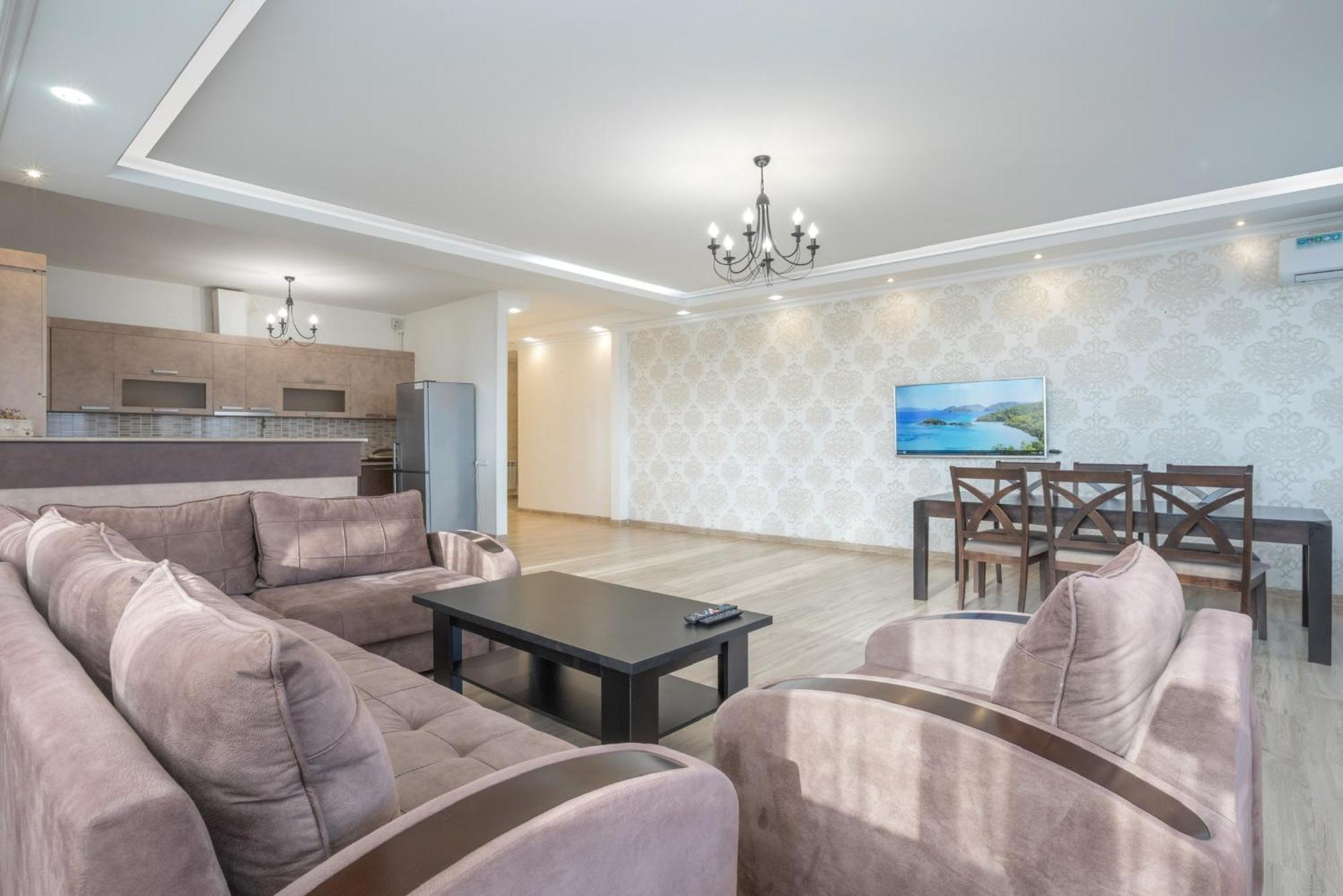2 Bedrooms 2 Bathrooms Large And Lux Apartment Best Location Erywań Zewnętrze zdjęcie