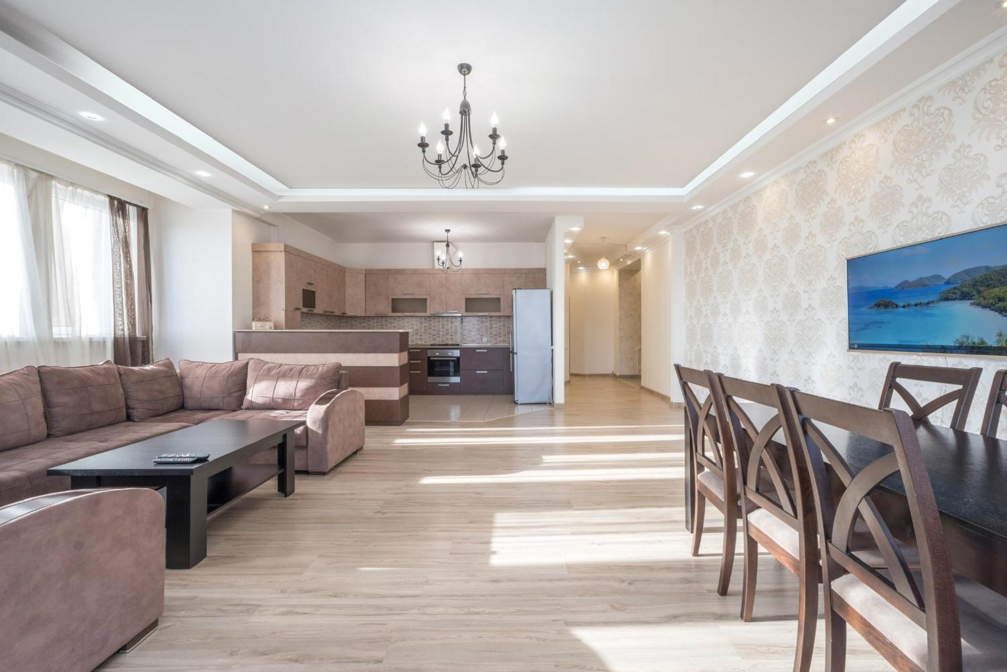 2 Bedrooms 2 Bathrooms Large And Lux Apartment Best Location Erywań Zewnętrze zdjęcie
